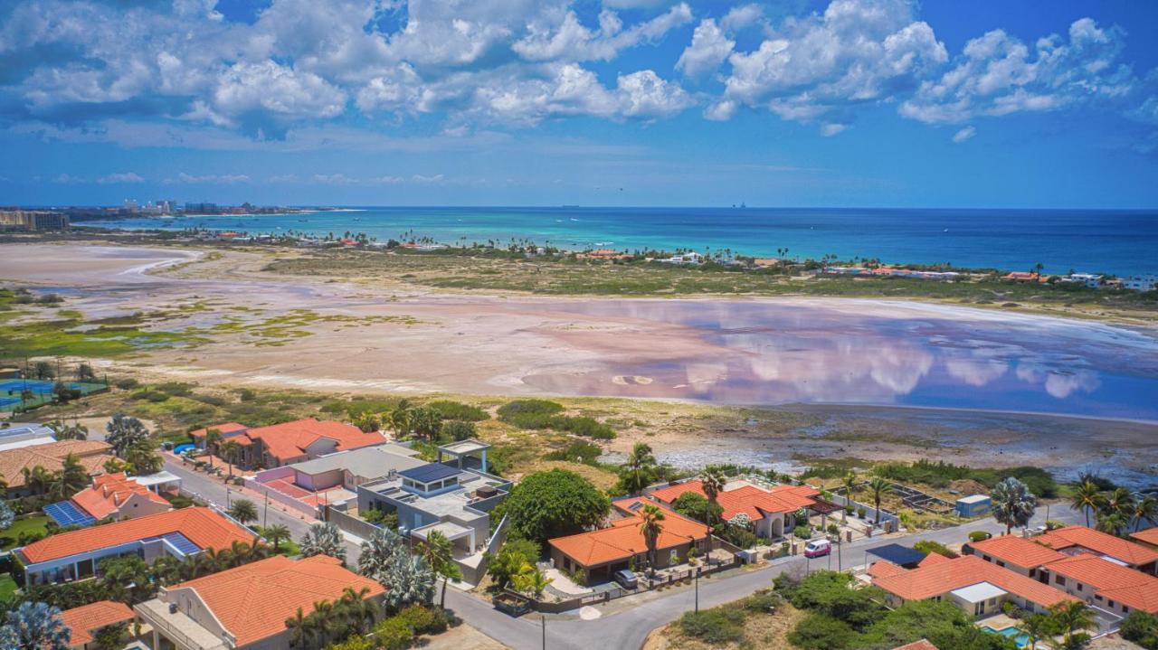 Lama Y Solo Unique Private Room Walking Distance To The Beach Palm Beach Екстер'єр фото