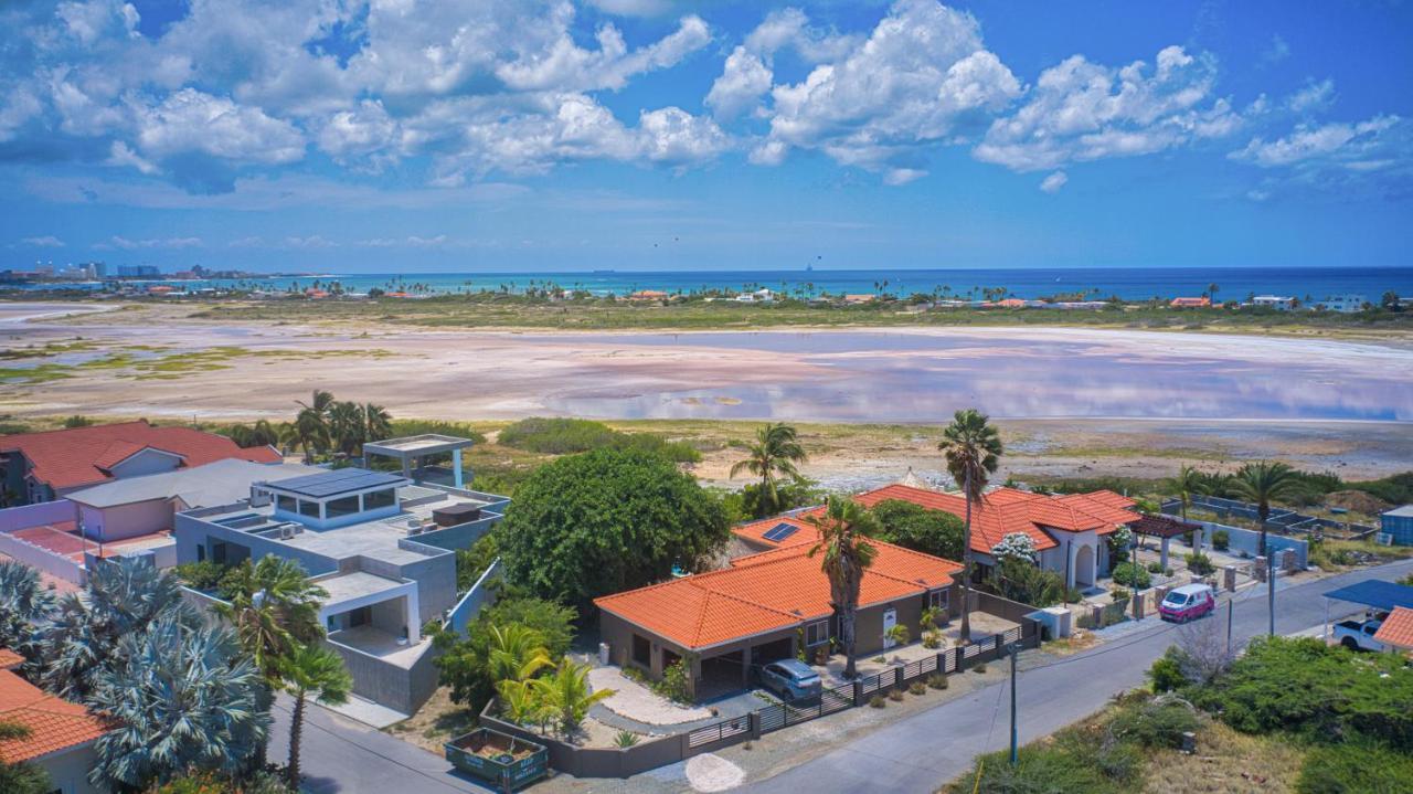 Lama Y Solo Unique Private Room Walking Distance To The Beach Palm Beach Екстер'єр фото