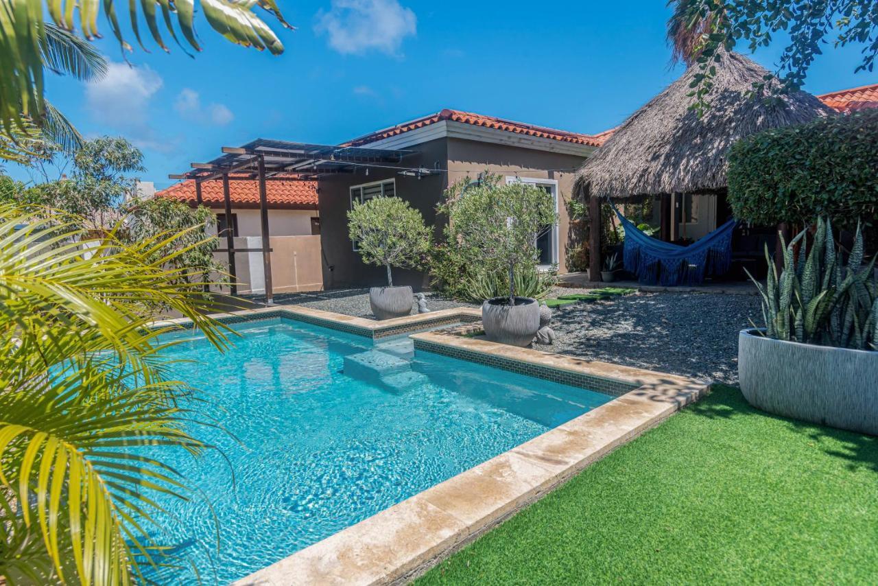 Lama Y Solo Unique Private Room Walking Distance To The Beach Palm Beach Екстер'єр фото